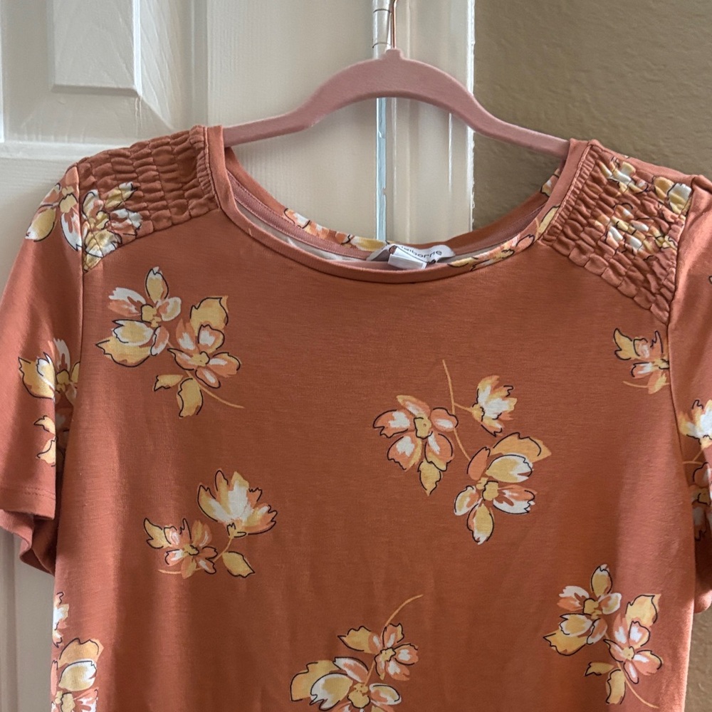 Liz Claiborne Rust Floral Short Sleeve Top